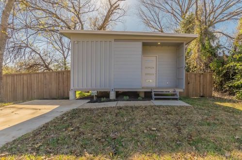 2918 Brigham Ln, Dallas TX  75215-5045 exterior