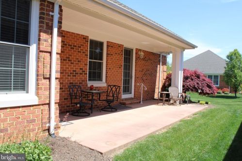 1045 Magnolia Ct, Woodstock, VA 22664-2092