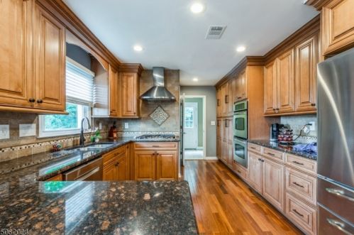 19 Cottonwood Dr, Dover NJ  07869-4707 exterior