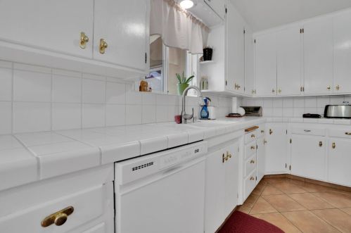 1700 Kenneth Dr, Turlock CA 95380-3421 exterior