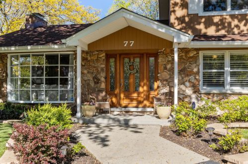 77 Old Oak Trl, Palos Heights, IL 60463-1245