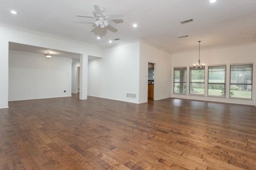 4920 Riv Bnd Dr, Fort Worth TX  76109 exterior