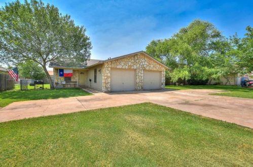 702 Kimberly St, Georgetown, TX 78628-2723