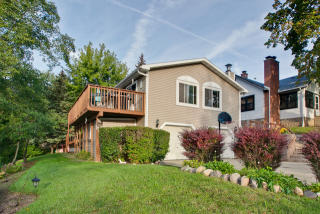 1109 Adams Ave, Lake Barrington, IL 60084
