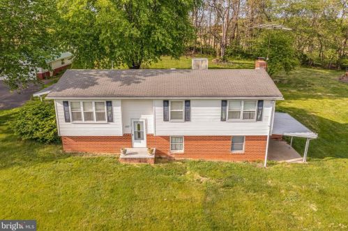 857 Oregon Trl, Harpers Ferry WV 25425-3144 exterior