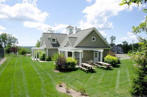 19 Arbor Xing, East Lyme, CT 06333-1170