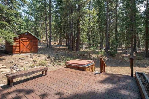 11487 Alder Dr, Truckee CA  96161-2814 exterior