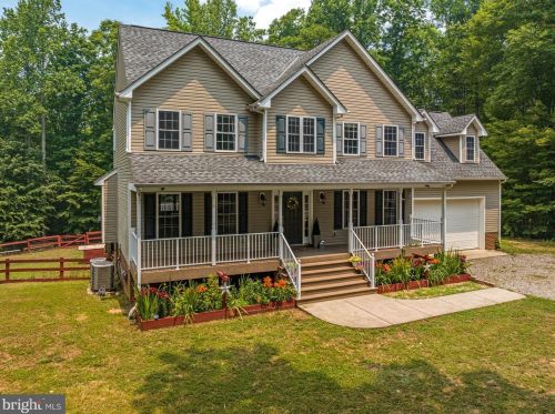 1292 Robertson Town Rd, Bumpass, VA 23024-2360