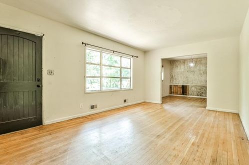 500 Brookfield Dr, Atlanta GA  30342-2709 exterior