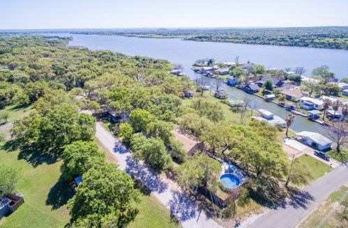 604 Liveoak Rd, Lakeside Heights, TX 78639-3945