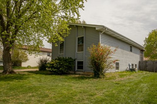 1744 Russet Ln, Sycamore IL  60178-2738 exterior