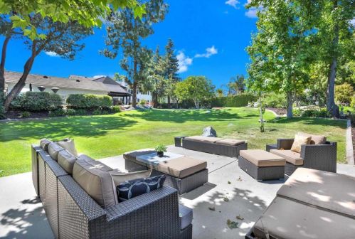 1156 Sugarbush Dr, Vista CA 92084-7464 exterior