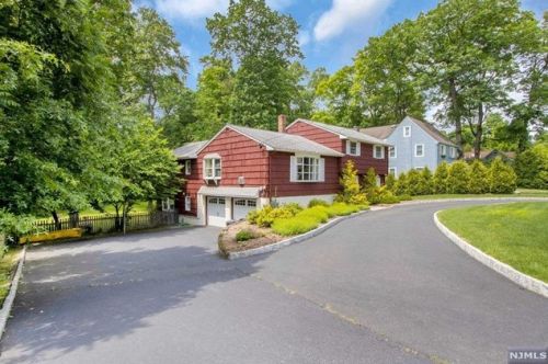 198 Mallinson St, Allendale, NJ 07401-1918