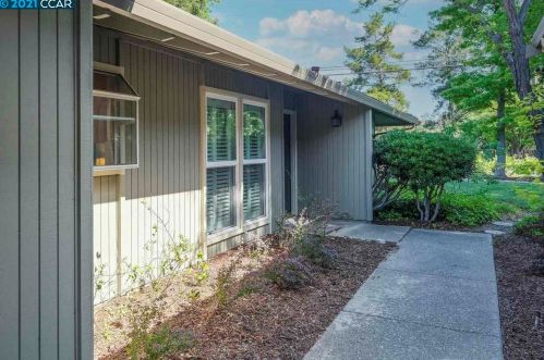 96 Rolling Green Cir, Concord, CA 94523-3265