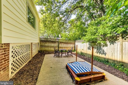 9227 Mintwood St, Silver Spring MD 20901-3523 exterior