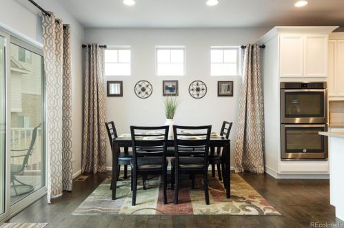 27205 Ottawa Dr, Aurora CO 80016-7542 exterior