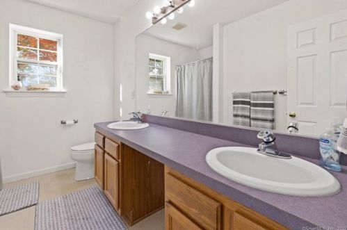 65 Wynd Ter, Middletown CT  06457-8729 exterior