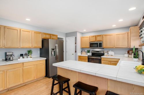 21984 Oxford Pl, Denver CO 80014-5137 exterior