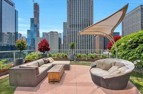 240 Illinois St, Chicago, IL 60611-5063