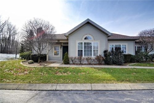 5645 Clingan Rd, Struthers, OH 44471-3120