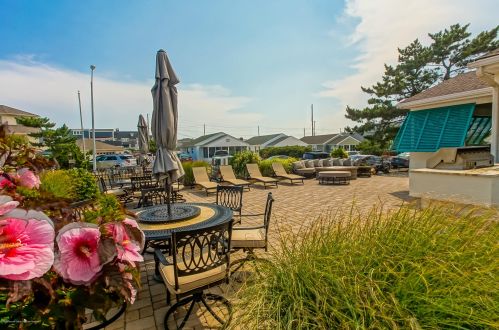 16 Las Vegas Rd, Lavallette NJ 08735-1815 exterior