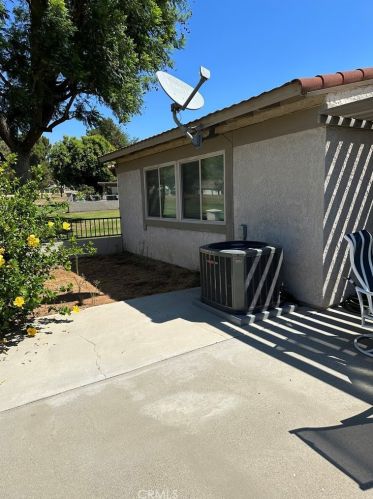 5610 Falling Leaf Ln, Riverside CA  92509-7308 exterior