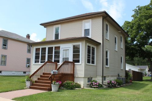 826 3rd St, Hillcrest, IL 61068-1665