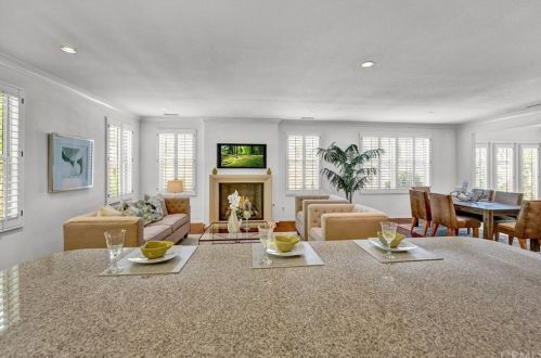 328 Bronze, Irvine CA  92618-1510 exterior