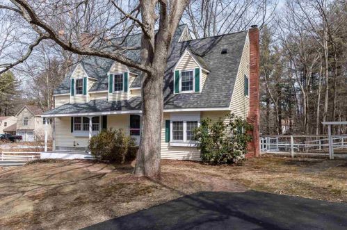 22 Marilyn Park Dr, Hampstead, NH 03841-2312