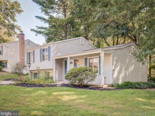10833 Split Oak Ln, Springfield VA  22015-2323 exterior