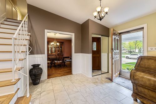 640 Glenn Dr, Palatine, IL 60074-7122