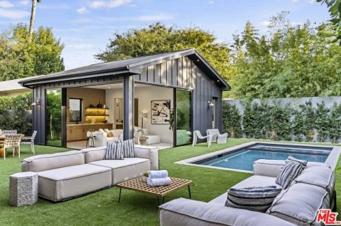 15754 Morrison St, Van Nuys CA  91436-1544 exterior