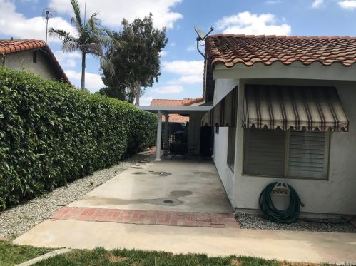 6807 Rycroft Dr, Riverside CA  92506-5352 exterior