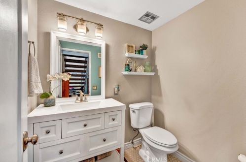 6236 Woodsboro Ave, Anaheim CA  92807-2347 exterior