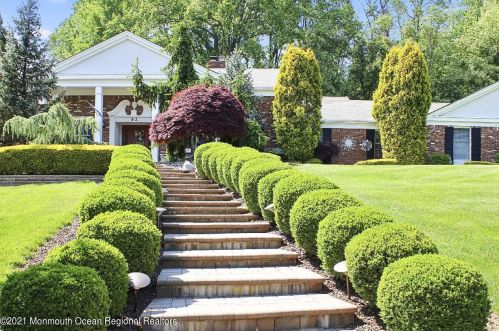 52 Centerville Rd, Holmdel Village, NJ 07733-1130