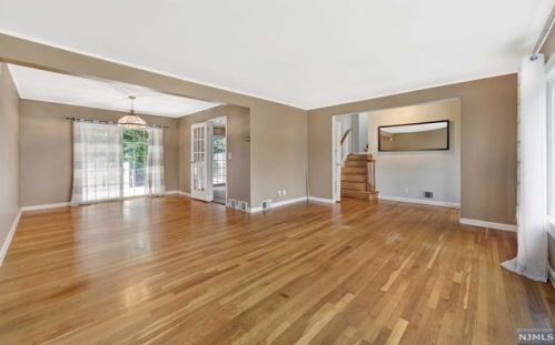 343 Shea Dr, N Milford, NJ 07646-1125