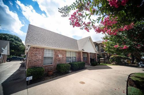3235 University Dr, Fort Worth TX  76109-2237 exterior