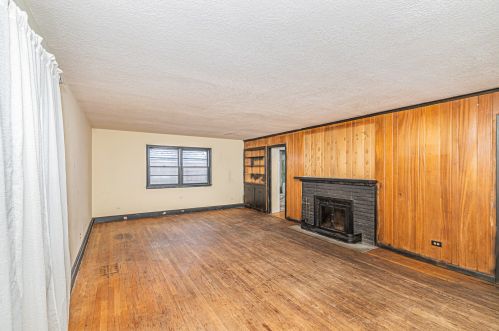 1914 Webster Ln, Des Plaines, IL 60018-2057