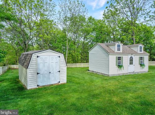 6 Meade Dr, Carlisle PA  17013-8124 exterior