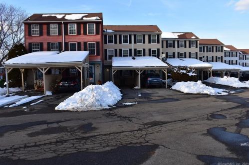 6 Rising Trail Ct, Middletown CT  06457-1676 exterior
