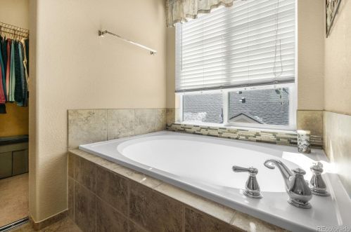 5054 Gold Bug Way, Aurora CO 80016-4264 exterior