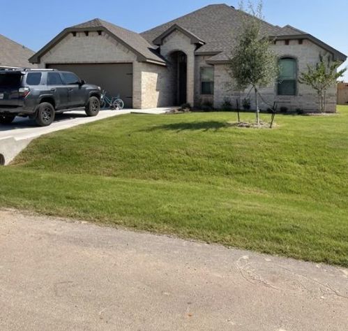 3325 Windcrest Dr, Granbury TX  76049 exterior