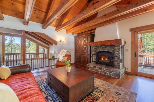 12417 Snowpeak Way, Truckee, CA 96161-6708