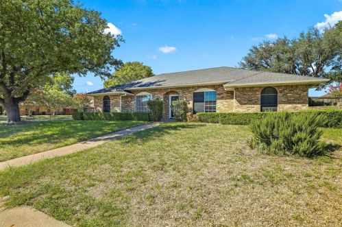 1915 Westminster Dr, Carrollton TX  75007-2411 exterior