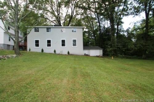 341 Village Rd, Huntington, CT 06484-1600