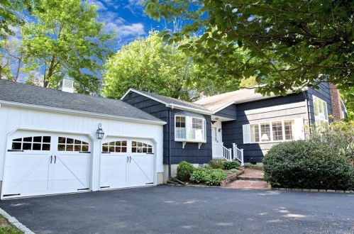 22 Esquire Rd, Norwalk, CT 06851-2223