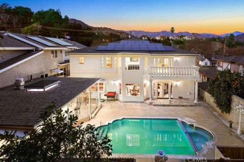 1468 Hillside Dr, Glendale CA  91208-2417 exterior
