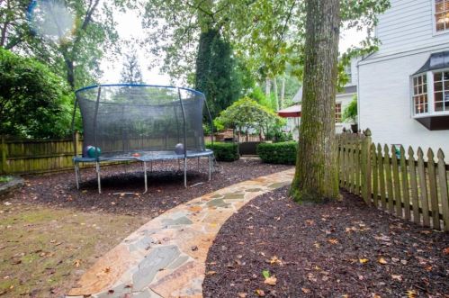 3103 Dl Dr, Atlanta GA  30305-2722 exterior