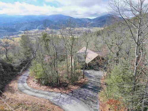 427 Smokehouse Knob Dr, Rabun Gap, GA 30568-0026
