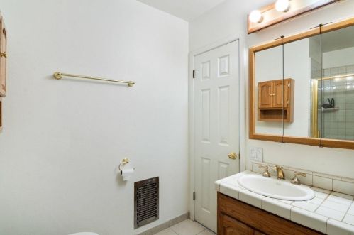 2347 Caracas St, Glendale CA  91214-3004 exterior